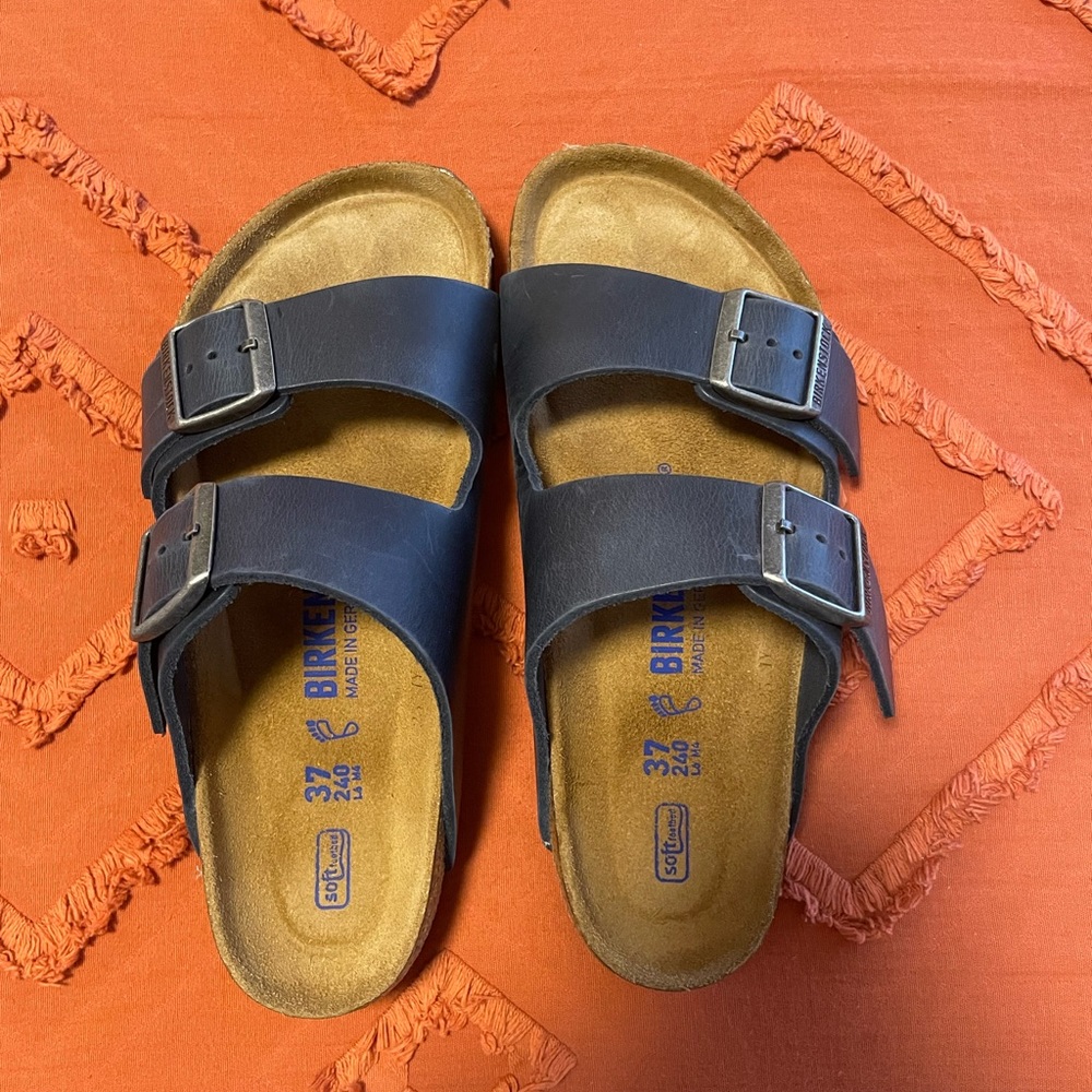 ❌ SOLD ❌ Women’s Birkenstock Arizona Soft Footbed Blue Oiled Leather Size 37